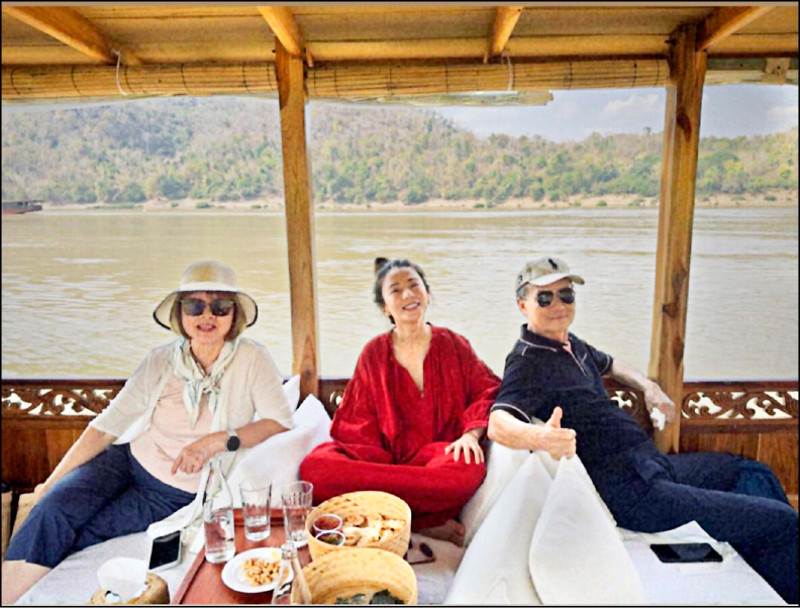 S.H.E馬年迎春孝親放大絕 田馥甄帶父母出遊 Ella幫爸媽剪指甲