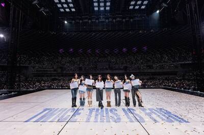 高雄才秒殺！TWICE巡演連爆健康警訊 粉絲怒批行程過密