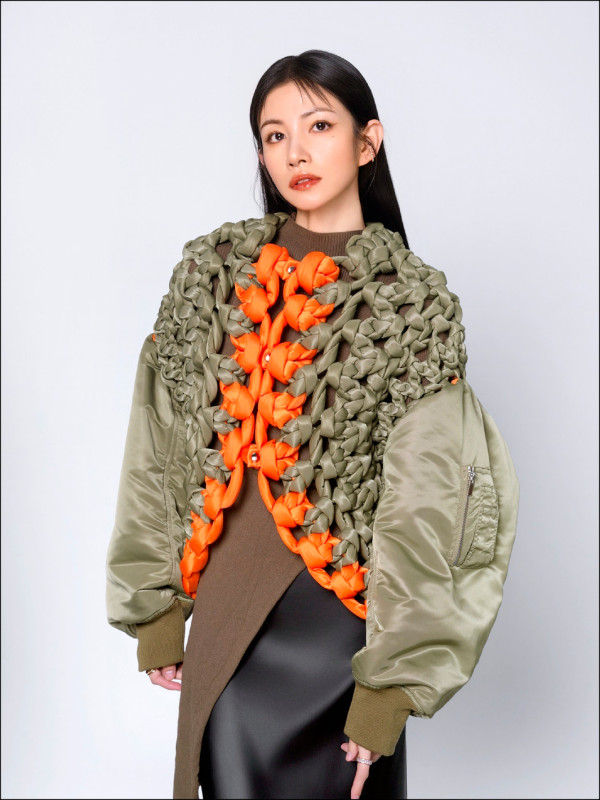 李千娜再次道歉 曬片酬全捐收據