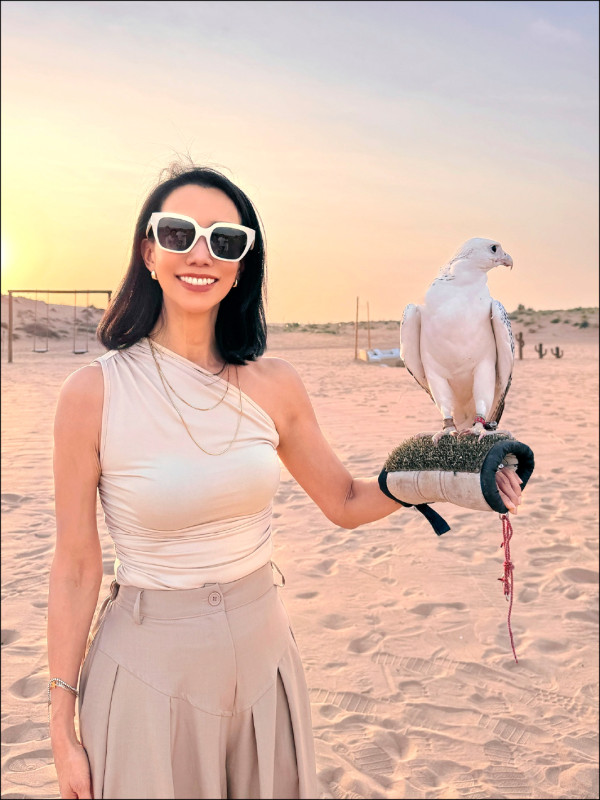 吳辰君杜拜驚魂 祈禱戰爭早日結束