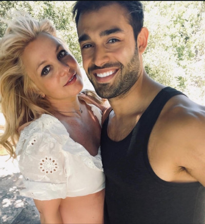 哈米尼遭美國以色列聯手出擊身亡 布蘭妮伊朗裔前夫鼓掌叫好原因曝光