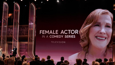 凱薩琳奧哈拉離世後封后！全場起立鼓掌 塞斯羅根含淚代領