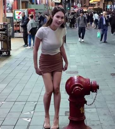 辣模辛尤里香港街頭脫內褲 火辣解放7秒影片瘋傳