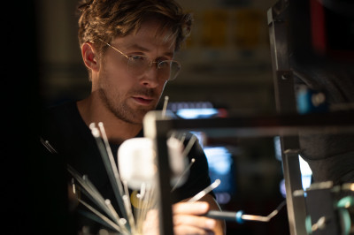 元宵夜《極限返航》點燈吸人潮 太空艙閃耀啟航