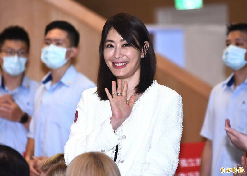 經典賽》賈永婕飛東京為台灣隊加油 興奮到把護照丟在飛機上……