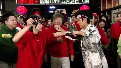 胡瓜地板動作整到自己!籃籃慘遭生蛋「爆頭」濕身