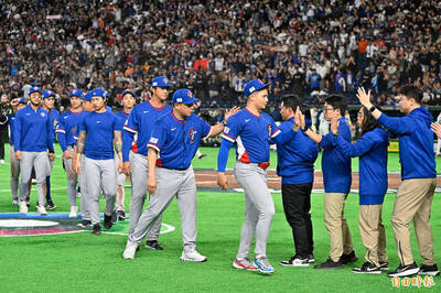 14：0台灣扣倒捷克   港仔台爸張啟樂嗨翻帶愛女慶祝