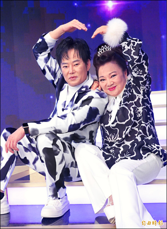 白冰冰母雞帶小雞 時刻叮嚀主動跑跳碰