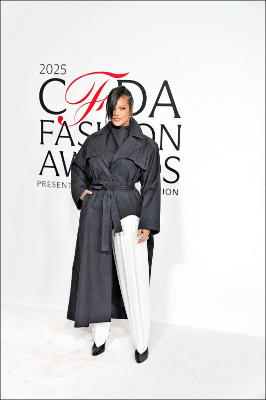 蕾哈娜加州豪宅遭槍擊 子彈穿牆幸無傷亡