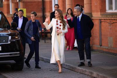 凱特王妃罕見脫鞋赤腳跳舞 親民畫面瘋傳彷彿黛安娜回來了