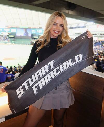 費仔老婆再曬國旗+珍奶力挺！ 漢娜甜喊「為Team Taiwan驕傲」