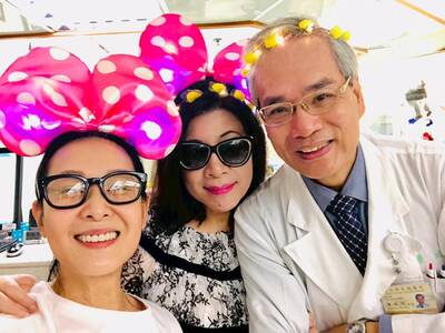 女強人陳文茜的堅持    進開刀房擦口紅