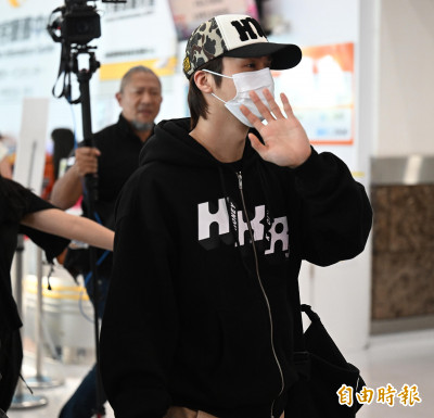 HIGHLIGHT剛走！小港機場驚見「大咖男神」工作人員急喊後退