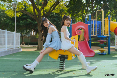 邊荷律推首本寫真書！「峮峮助攻」掀搶購 再曝最新動向