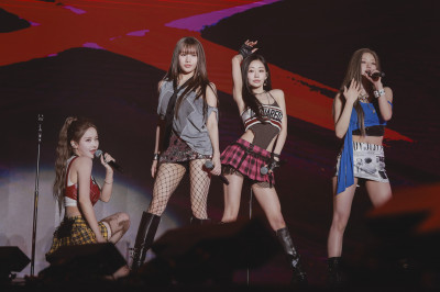 拚氣勢不輸前輩！KISS OF LIFE迷你裙辣翻 台粉湧入舉手力挺