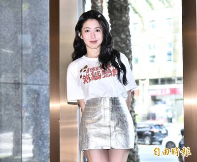 郭書瑤爬山洩深溝辣爆！超兇身材險包不住