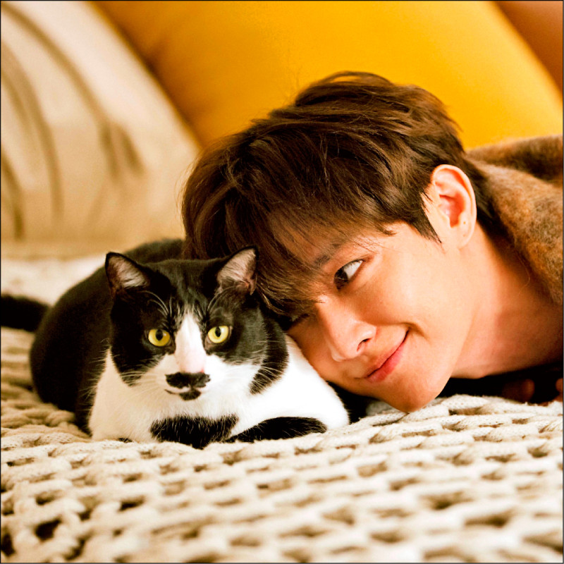 炎亞綸備戰高雄演唱會 用燒肉誘李國毅助陣