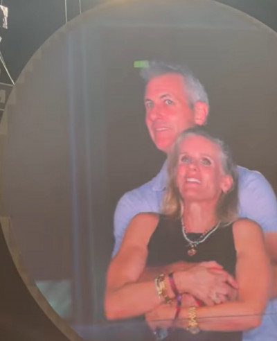 Coldplay演唱會上偷情主管被抓包 女主角自揭老公也在現場「目擊」