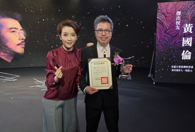 忘了寇乃馨在場！黃國倫獲頒傑出校友「致詞提前任」 
