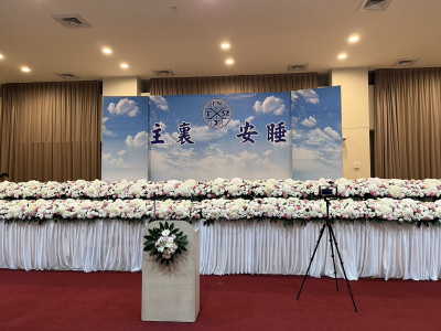 吳中純今告別式！不捨癌逝愛妻 梅聖旻哽咽落淚：不會忘了妳