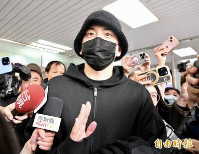 王大陸凌晨曬《遊戲王》卡牌 官司纏身仍笑嗨嗨