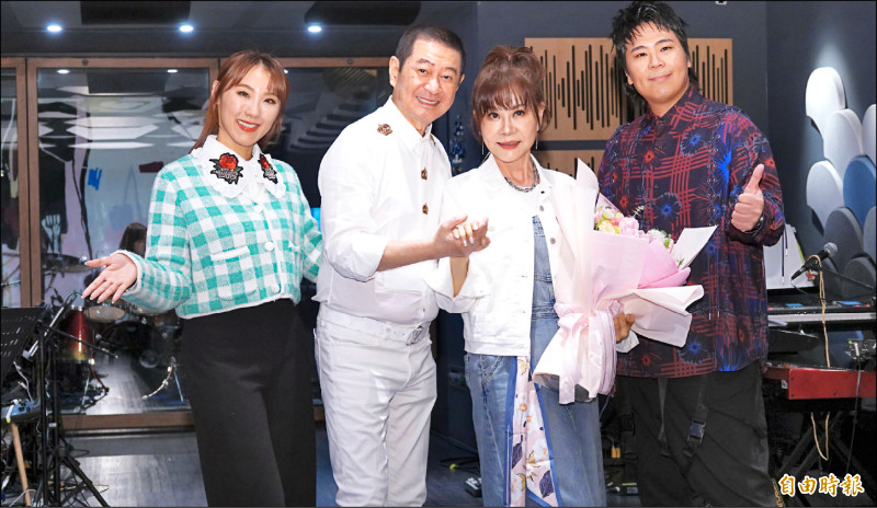 蔡小虎驚喜現身送花 龍千玉彩排淚崩