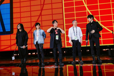 （影）五月天最高機密首次公開「錯誤百出」 冠佑搞「小動作」被抓包