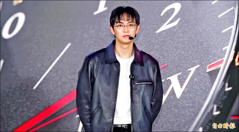 2AM瑟雍變身AI專家 預告5月登台開唱