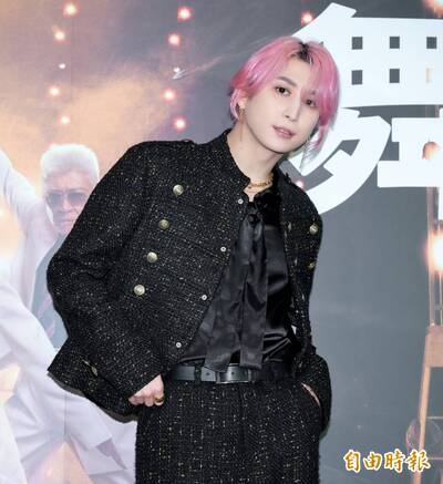 （圖輯）Snow Man佐久間大介搞笑掏槍！主持人喊「射我」全場都歪樓了