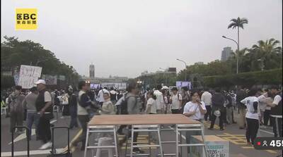 民眾黨號召上凱道   網紅防堵現場人數被灌水