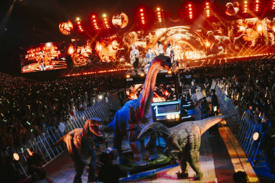 （影）五月天慶祝生日阿信驚吐「明年休息」 第十張專輯想交棒給「她」