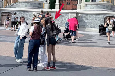 幸運網友迪士尼捕獲野生TWICE 子瑜黑色長腿超惹眼