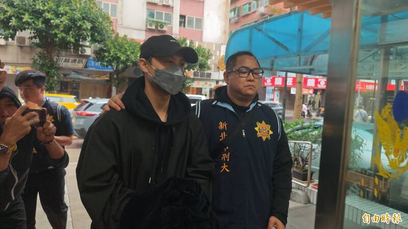 「毛弟」下樓拿早餐被警認出 「王子」睡夢中被捕