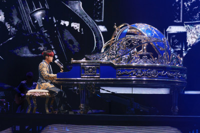 豪砸5億！周杰倫開唱出動14公尺巨型機甲 震撼畫面曝光