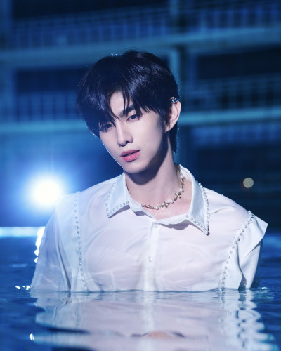 ARKis濕身炸肌！雁凱被封身材天花板喊話：慾火焚身