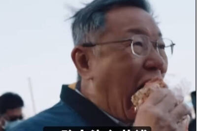 （影）柯文哲當香燈腳笑哈哈  嗨喊：吃東西都不用錢