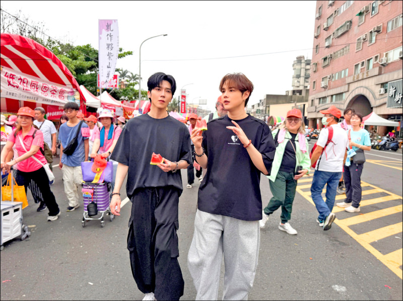 Bii與郭家瑋追媽祖 感受人情溫暖