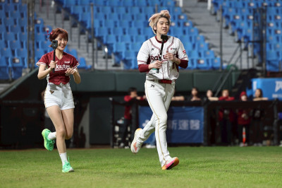 籃籃率「韓籍五本柱」瘋狂接力10圈！驚見女神變個人
