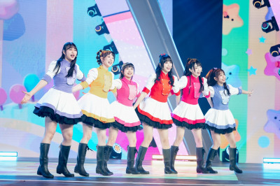 《捏泥巴》變撩人神曲！幼幼台姐姐反差開跳 SJ銀赫看呆