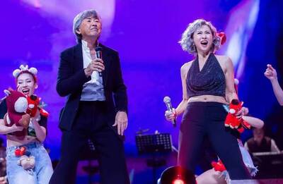 葉蒨文「小三扶正」30年！滿頭白髮霸氣壁咚、攬爆林子祥 模樣全被拍