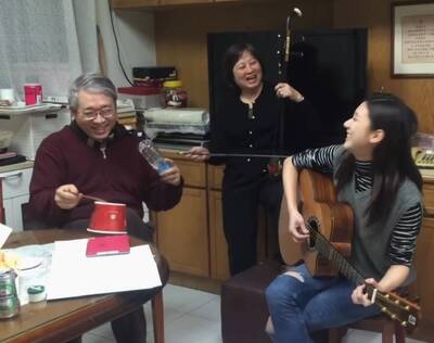 （影）慟！把林逸欣當公主富養長大 醫生父親罹癌過世