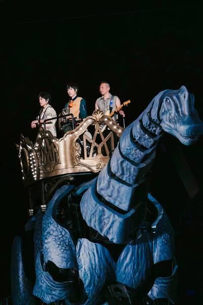 五月天打造侏羅紀世界 5525+2巡演太狂了-25隻恐龍零距離環場 預告台北站Coming Soon