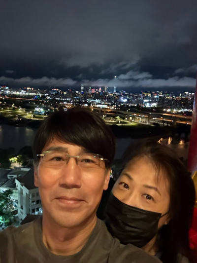 不藏了！羅時豐歡慶結婚30週年 正妹老婆罕見露面