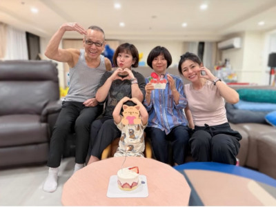 Selina不遮了！肚皮動態一次看清楚 一句名言感動妹妹
