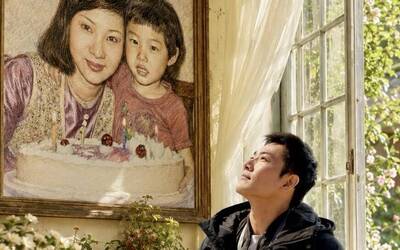施易男生日想起母親小明明   拋磚引玉獻愛