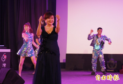 歌廳秀回來了! 「台灣演藝坊」重生首場公益演出 南投女兒唱「南投調」觀眾唱和