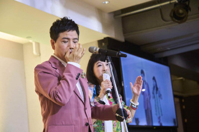 陳凱倫爆新歌戰袍是臨終壽衣！突激動下跪恩師全場看哭