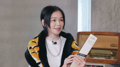 徐若瑄曝光《可愛女人》珍貴手稿！驚爆經典歌詞「竟在嘔吐袋上寫的」