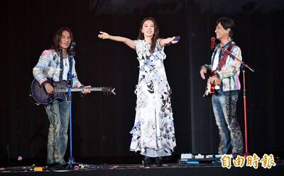 （影）動力火車突爆「意見分歧」 謝田馥甄助演唱會更有氣質