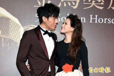 伊能靜二婚被酸「不配穿白紗」 秦昊霸氣連辦3場婚禮打臉酸民
